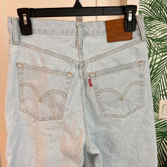 Levi’s Women’s Ribcage Ankle Straight Jeans Size 28 Light Wash Distressed - Picture 6 of 15